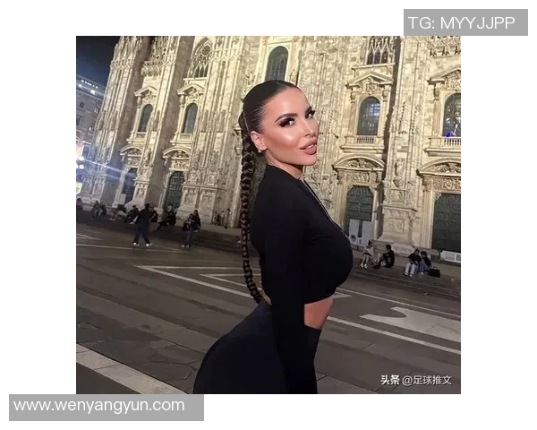 意大利足球明星背后的美女是谁她的故事引人关注